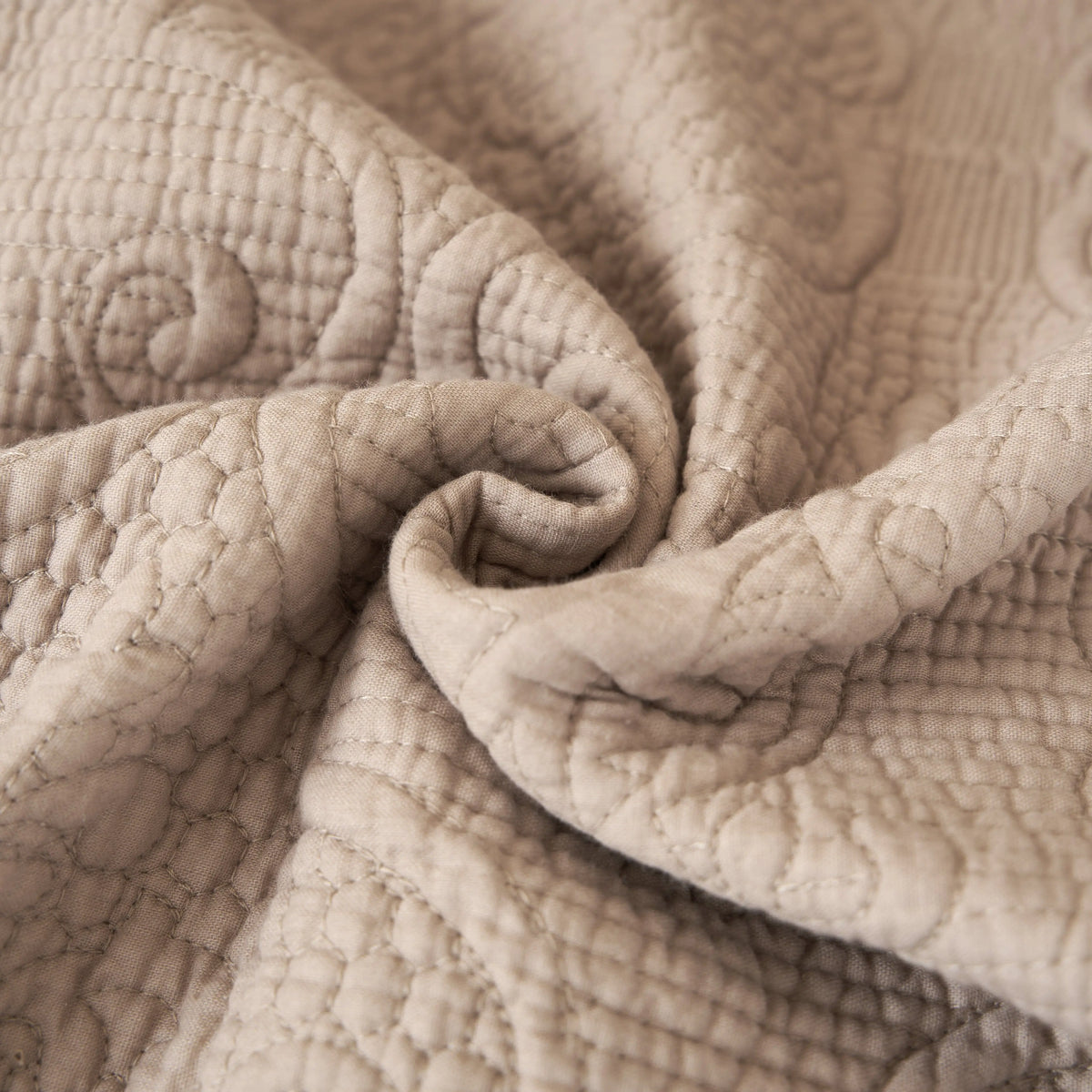 DaDa Bedding Elegant Fringed Cotton Quilted Throw Blanket - Luxurious Solid Soft Paisley Pattern, Cozy Lightweight Lap Throw, Perfect for Couch or Bed, Neutral Sandy Taupe Tan Beige, 50x60 Inches DaDalogy Bedding Collection