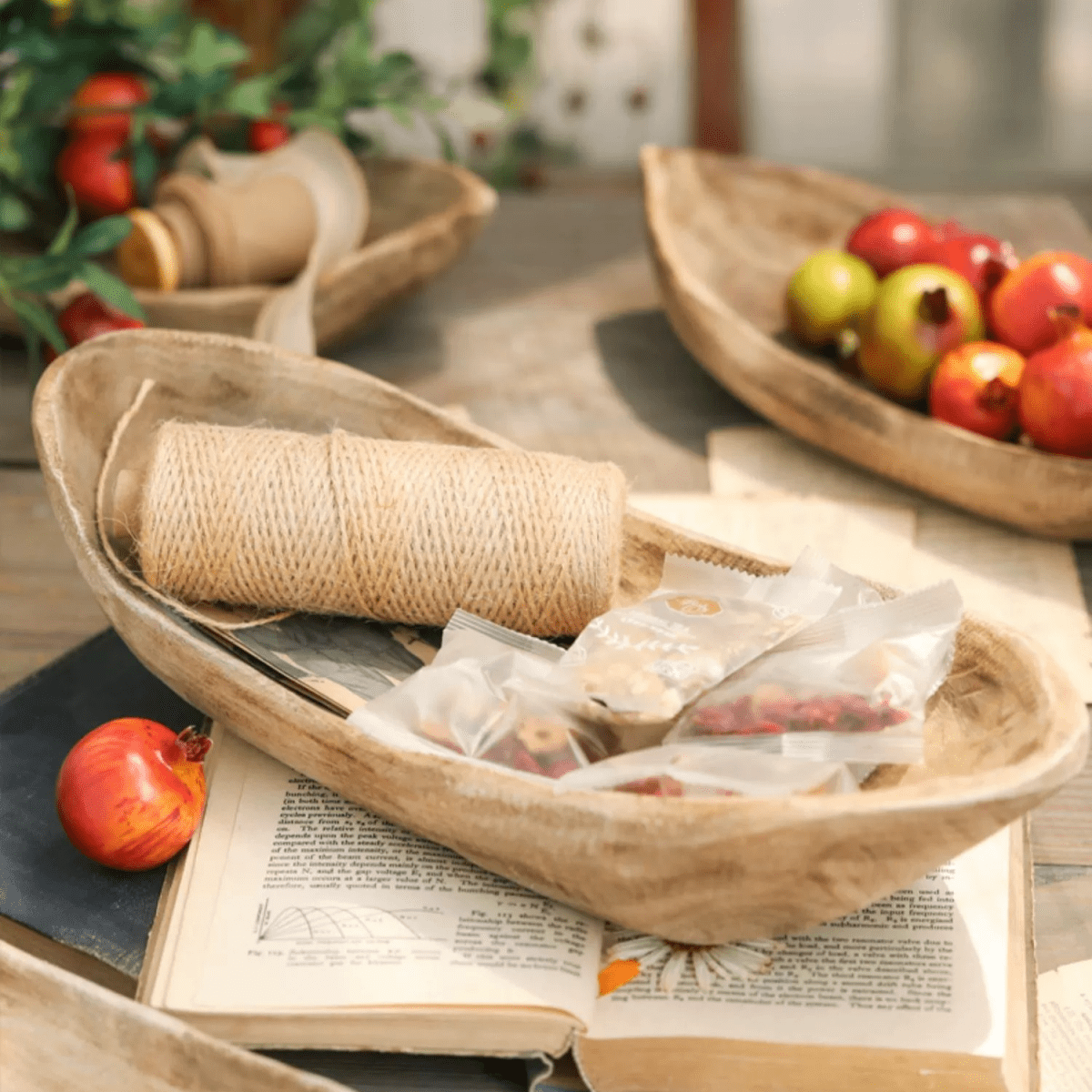Retro Wooden Boat-Shaped Fruit Platter RusticReach
